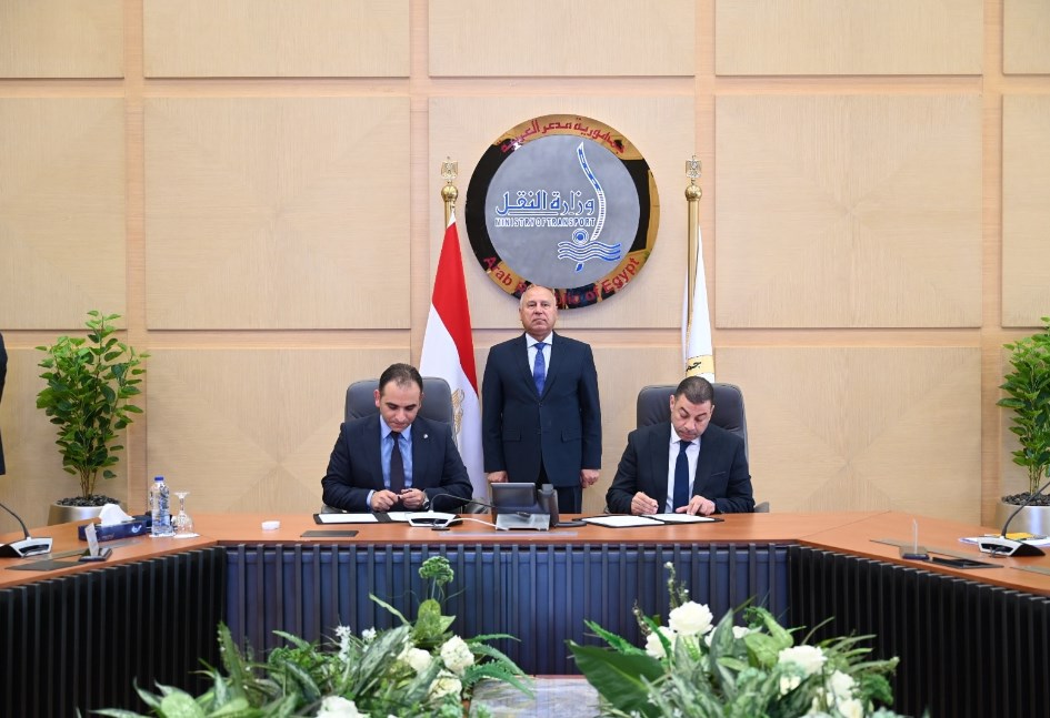 وزير الصناعة والنقل يشهد توقيع عقد ترخيص شركة رحلة رايدز لتنظيم خدمات النقل البري  