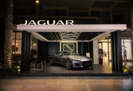 جاجوار F-Type  في الساحل الشمالي