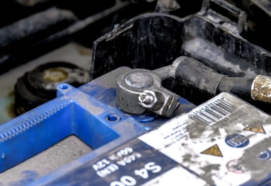 بطارية السيارة