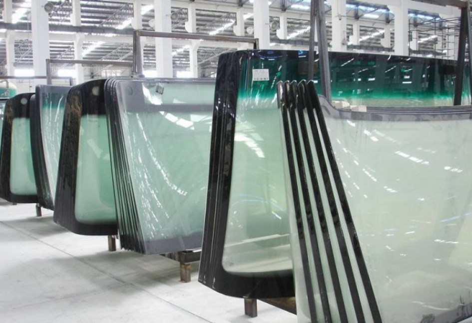 صناعة زجاج السيارات