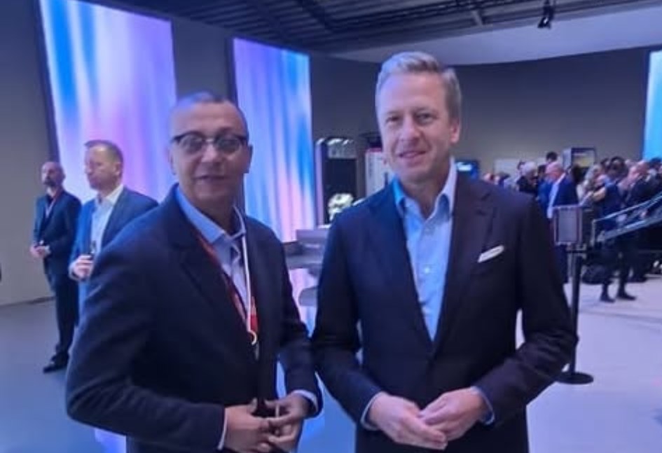السيد oliver zipse رئيس مجلس ادارة BMW  مع اسلام حويلة