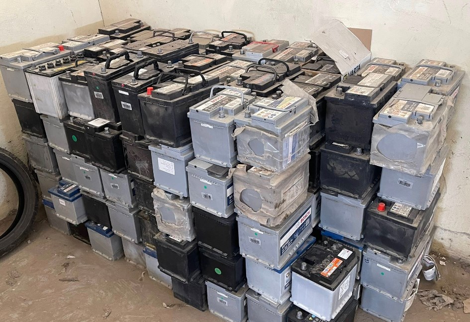 بطاريات في مزاد المخابرات