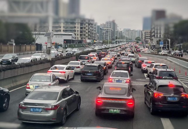 السيارات بالطرق الصينية