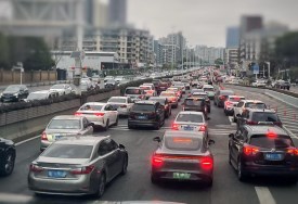 السيارات بالطرق الصينية