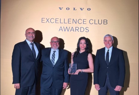 ادارة فولفو مصر مع جائزة التميز 