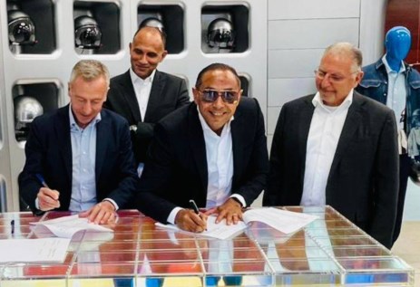 توقيع الاتفاق بين أبوغالي موتورز وبياجيو