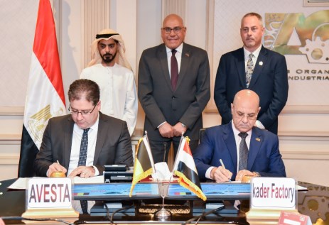 توقيع اتفاق تصنيع بطاريات ليثيوم بمصر