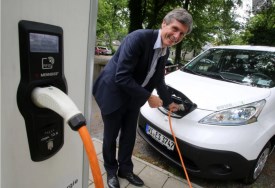 خبير السيارات الألماني الشهير البروفيسور فرديناند دودنهوفر