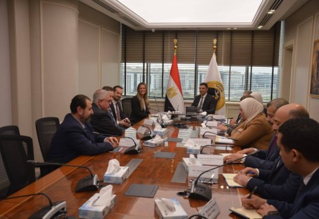 لقاء وزير الصناعة ومسئولي مرسيدس ايجيبت