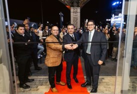 افتتاح صالة عرض دونج فينج