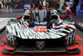 سيارة بيجو 9X8 الخارقة