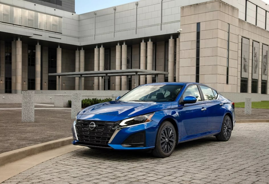 نيسان ألتيما