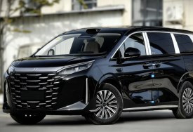  BYD M9