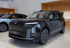 Nio ES8