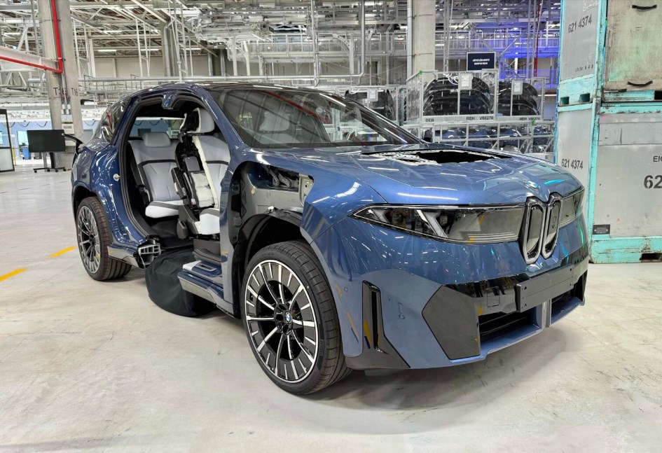 مصنع BMW بالمجر