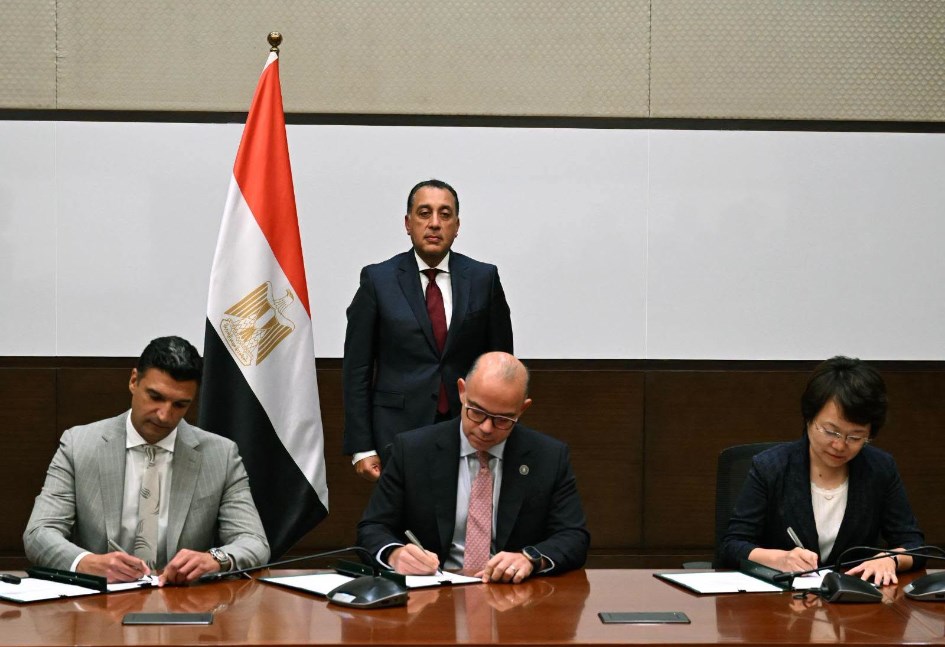 مذكرة تفاهم لتأسيس منصة لتجهيز مصانع السيارات